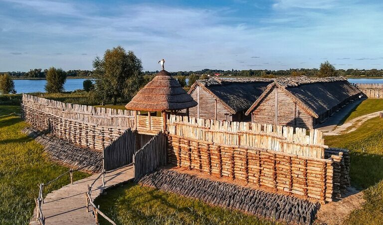Wycieczka Szkolna do Biskupina, Biskupin wycieczka szkolna, Szlak Piastowski zielona szkoła z Łodzi, Szlak Piastowski wycieczka szkolna 3 dni, Gniezno biskupin wycieczka szkolna, Wycieczka szkolna do Poznania