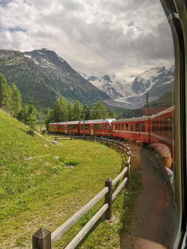 Bernina Expres dla szkół, wycieczka Szkolna Szwajcara, Czerwony Pociąg wycieczka szkolna, Zielona Szkoła Szwajcaria z Łodzi, Czerwonym Pociągiem przez Alpy 5 dni dla szkół