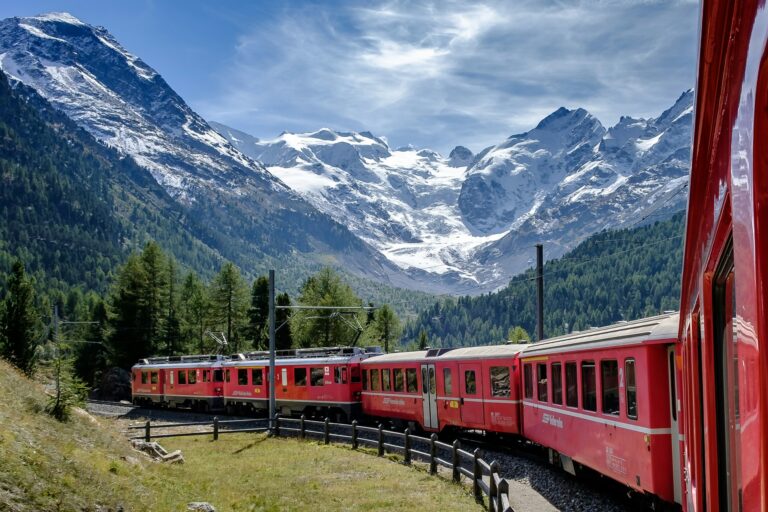 Bernina Expres dla szkół, wycieczka Szkolna Szwajcara, Czerwony Pociąg wycieczka szkolna, Zielona Szkoła Szwajcaria z Łodzi, Czerwonym Pociągiem przez Alpy 5 dni dla szkół