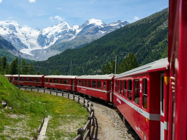 Bernina Expres dla szkół, wycieczka Szkolna Szwajcara, Czerwony Pociąg wycieczka szkolna, Zielona Szkoła Szwajcaria z Łodzi, Czerwonym Pociągiem przez Alpy 5 dni dla szkół
