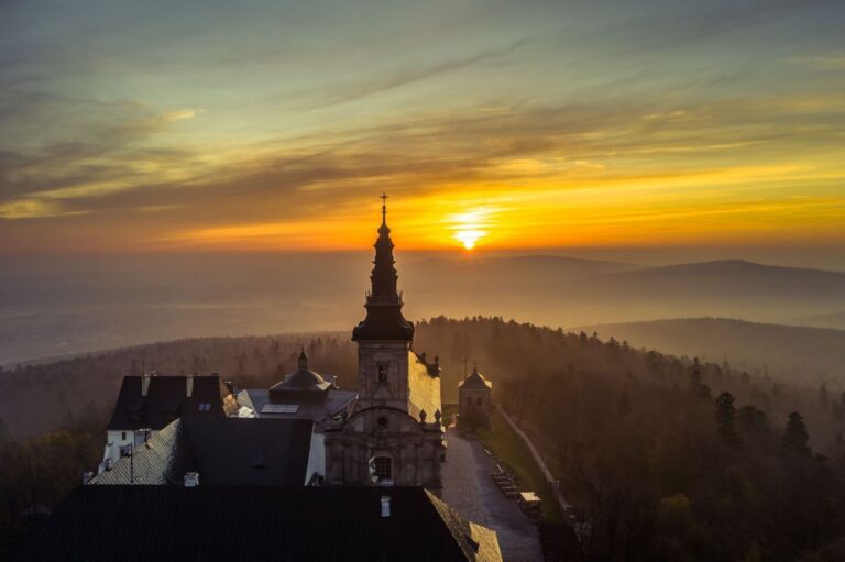 Wycieczka Szkolna Góry Świętokrzyskie, Góry Świetokrzyskie z Łodzi 3 dni zielona szkoła,